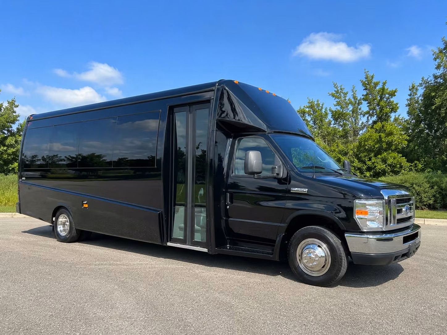 find minibus and charter bus options for thornton college campus tours and academic travel