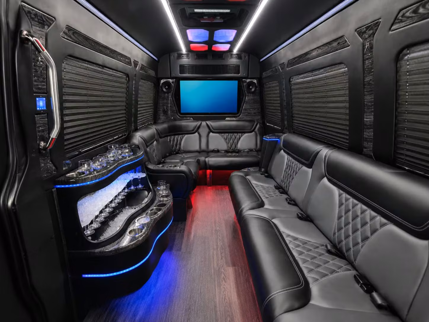 safe reliable prom night transportation that parents and students both love